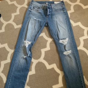 light skinny jeans with rips